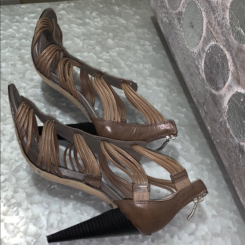 Shoes - Picture 6 of 7